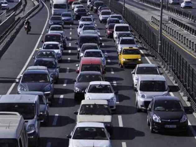Türkiye'de otomobil hayali kuran orta gelirli vatandaşlar, tercihini daha çok 15 ila 30 bin TL arasındaki otomobillerden yana kullanıyor. Araç sahipleri, otomobillerin en çok kilometre, kaporta, ABS sistemi ve klimasına bakıyor.