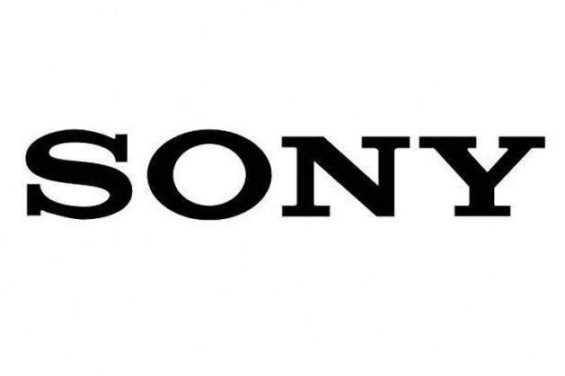 <p><strong>SONY</strong><br />
<br />
Sonus kelimesi Latincede ses anlamına geliyor, aynı zamanda Sonny kelimesi de Amerika'da, parlak genç nesil anlamında kullanılıyor.</p>
