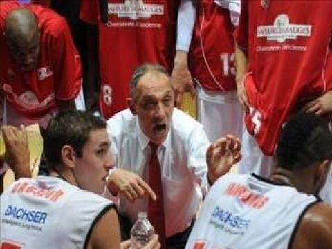 Erman Kunter, 1988 yılında Fenerbahçe formasıyla Hilalspor karşısında 153 sayı atarak rekor kırarken, ilk yarıda da attığı 81 sayıyla bir devrede en fazla sayı üreten basketçi olarak da tarihe geçti.