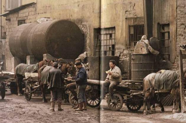 <p>İstanbul dericiliğinin merkezi ve bugün bile hala o korkunç kokusuyla hatırlanan bir zamanların "Tabakhaneler semti" Kazlıçeşme'den bir fotoğraf...</p>