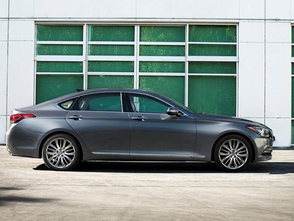 Yeni Hyundai Genesis, 4990 mm uzunluğa, 1890 mm genişliğe ve 1480 mm yüksekliğe sahip.