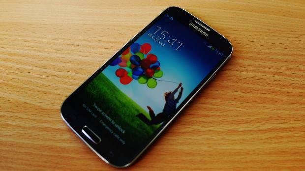 <p><strong>Samsung Galaxy S4</strong><br />S5 karşısında: S5'in önceki sürümü olan bu cep, tabii ki daha gelişmemiş. Ama aynı zamanda çok daha hesaplı. Galaxy S4 hala çok iyi bir akıllı cep ve Android 4.4 güncellemesini de alıyor.</p>