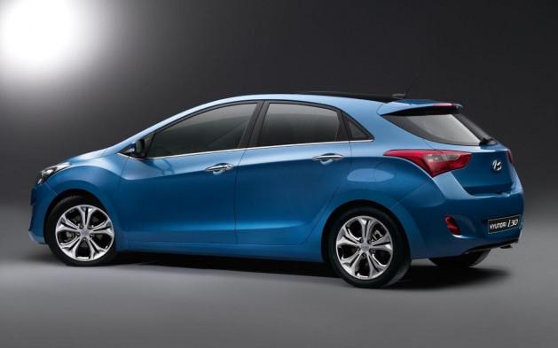 <p>Hyundai ayrıca i20'yi 37 bin 500 liradan başlayan fiyat ve 20 bin lira, 20 ay sıfır faiz, ix35'i de 71 bin 600 liradan başlayan fiyat ve 44 bin lira, 36 ay yüzde 0,99 faiz oranıyla satıyor.</p>
