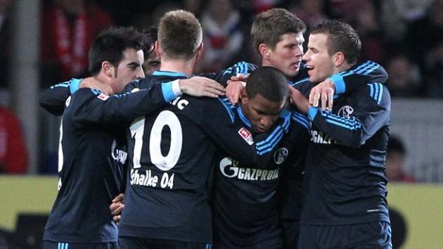8) Schalke 04 ( Almanya) 22.014