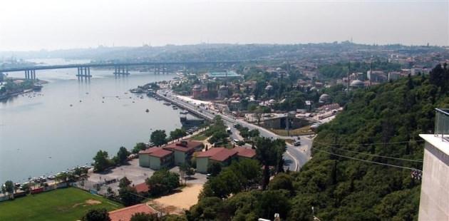 <p><strong>AK PARTİ EYÜP'TE ADAY DEĞİŞİKLİĞİNE GİDEREK GÜCÜNÜ ARTTIRDI</strong><br /><br />AK Parti Eyüp'te aday değişikliğine gitti. Demografik olarak oy desteği alabilecek Giresun kökenli Remzi Aydın aday gösterildi. CHP'nin Eyüp'te adayı güçlü. MHP ve Saadet Partisi'nin de Eyüp'te hatırı sayılır bir oyu var. AK Parti Eyüp'te parti gücü ile yeniden kazanacaktır.</p>