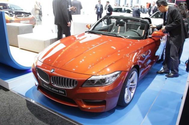 Hafif makyajlanmış BMW Z4 sDrive 35is.