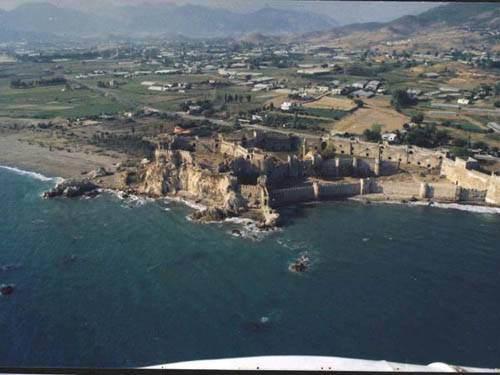 <p>Anamur Nüfusu: 100.000 Bağlı olduğu il: Mersin</p>
