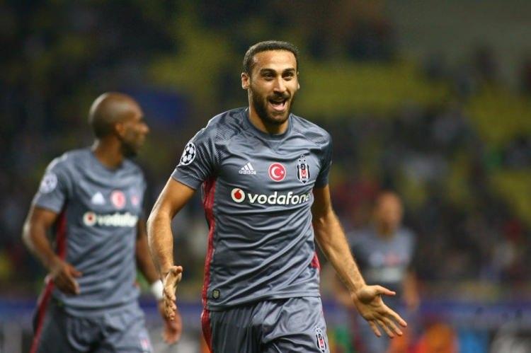 <p>Ülkenin önemli spor gazetelerinden olan Abola gazetesi Beşiktaş'ın Monaco galibiyeti sonrası "Quaresma, Tosun işbirliği Beşiktaş'ı uçurmaya devam ediyor" manşetini atarken , bir diğer Portekiz gazetesi Record ise "Beşiktaş evinde Monaco'yu yendi" diye yazdı. </p>
