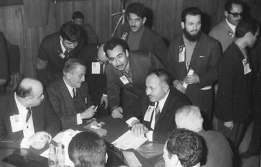 <p>Üstad Necip Fazıl Kısakürek, Milli Görüş lideri Prof. Dr. Necmettin Erbakan ile bir sohbette...</p>