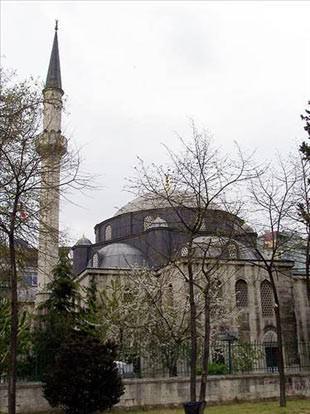 Molla Çelebi Camii Fındıklı Camii olarak da bilinir. Molla Mehmet Çelebi tarafından 1589da yaptırılmıştır.