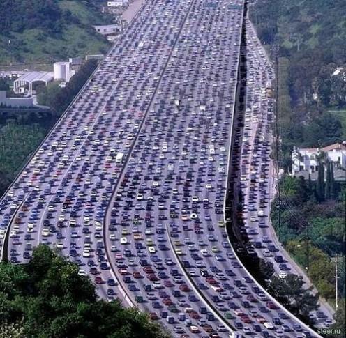 <p>Dünyanın her yerinden çok ilginç yerlere ait fotoğraflar... Çinde kaydedilen dünya’nın en büyük trafik sıkışıklığı, uzunluğu ise tam 260 kilometre</p>