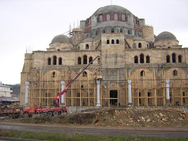 Kendine hayran bıraktıran cami