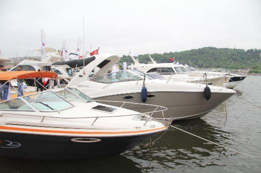 Bir diğer ilgi çeken tekne ise Acun Ilıcalı’ının eski sahibi olduğu Sea Ray 470 model Sundancer adlı tekne.
