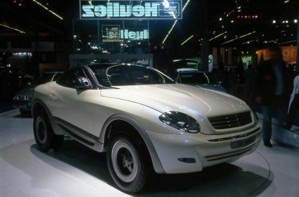 <p>Mercedes-Benz G320'yi temel alan Heuliez Intruder konsepti 1996 yılındaki fuarda sergilenmişti.</p>