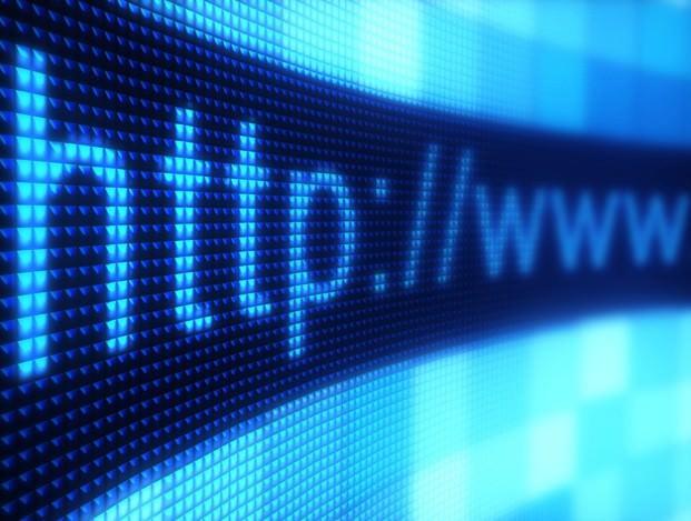 Kanun ticaret hayatına da yenilikler getiriyor. Yeni kanunla birlikte her tacir internet sitesi oluşturmak zorunda olmayacak, ancak internet sitesi oluşturma yükümlülüğüne tabi olan tacirler, işletmesi ile ilgili bilgileri bu siteden yayımlayacak. Şirketin internet sitesine konulan bir içerik, üzerinde bulunan tarihten itibaren en az 6 ay süreyle internet sitesinde kalacak, aksi halde konulmamış sayılacak. Kanunun yürürlüğe girdiği tarihten önce kurulan sermaye şirketlerinden internet sitesine sahip olanlar, üç ay içinde internet sitelerinin içeriklerini kanunun öngördüğü şekilde düzenleyecek.