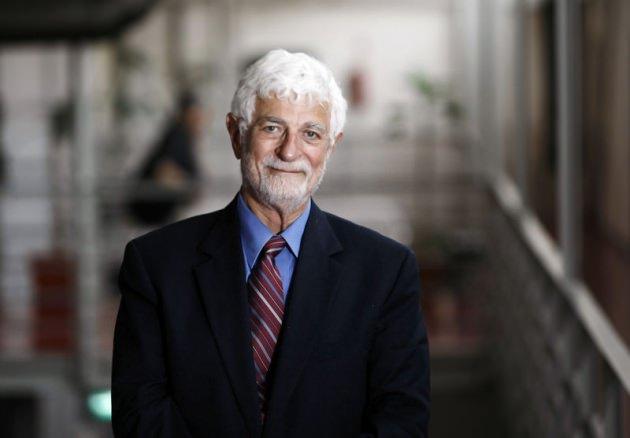 <p>Dr. Vamık Volkan</p>