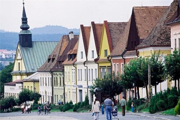 Slovakya’da bir galon benzinin 7,61 dolar 