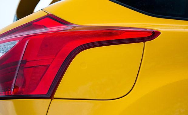 <p>1. FORD FOCUS HATCHBACK YAKIT DEPOSU KAPAĞI</p>