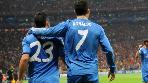 <p>Kenan Erçetingöz: Maçtan geriye kalan: Demet Akalın "ronaldo’nun gözaltlarını kim yapmış?" Saba Tümer de "ronolda’nın saçı geçen maçta da aynıydı:))</p>