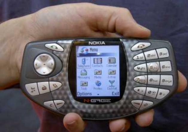<p>2003-Nokia n-gage</p>