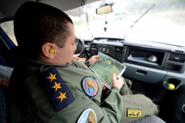 ''Türk ve F-16 pilotu olmaktan son derece gururluyum'' Üs'teki 191. Filo Komutanlığı F-16 pilotlarından Hava Pilot Üsteğmen Faruk Mantı, üç yıllık F-16 pilotu olduğunu belirterek, iki yılı aşkın süredir de Balıkesir'de görev yaptığını anlattı. Pilot olmanın çocukluk hayalinin ötesinde olduğunu vurgulayan Mantı, şunları söyledi: