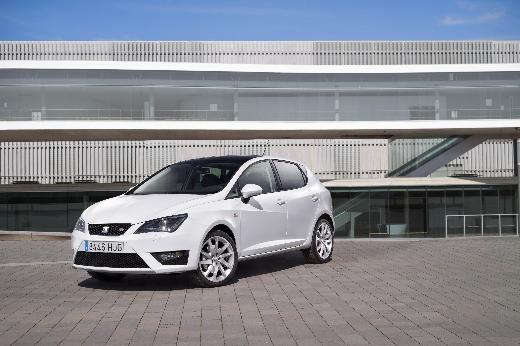 <p>SEAT<br /><span style="color: #ff0000;">2 bin TL indirim</span><br />SEAT, en ilgi gören model ailesi olan Ibiza ve sedan modeli Toledo için hem avantajlı fiyat imkânı hem de cazip taksit seçenekleri sunuyor. Reference donanım seviyesindeki 1.4 litre 85 beygirlik Ibiza’nın, 30 bin 300 TL’den başlayan anahtar teslim fiyatlarla alınabildiği kampanya süresince sınırlı sayıda Toledo’da yüzde 3’e varan fiyat avantajı sunuluyor. Kampanyada ayrıca SEAT Finans desteğiyle 20 bin TL kredi tutarına , ayda sadece 468 TL’ye Ibiza sahibi olmak da mümkün</p>