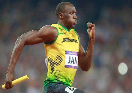 <p><strong>En hızlı insan</strong><br />
Jamaikalı atlet Usain Bolt, 9.69 saniyeyle 100 metrede, 19.30 saniyeyle 200 metrede ve 37.10 saniyeyle ise, 4×100 metre bayrak yarışında Olimpiyat ve dünya şampiyonluğu rekorlarını elinde tutuyor.</p>
