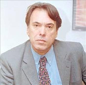 <p>Selçuk Parsadan, Aralık 1995 seçimlerinden önce, emekli orgeneral Necdet Öztorun’un adını kullanarak, örtülü ödenekten 5.5 milyar lira aldığı yönündeki iddialarla gündeme gelmişti.</p>