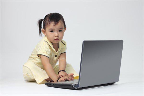 <p>2013</p>
<p>Çince, internette en yaygın kullanılan dil olarak İngilizce'yi geride bıraktı.</p>