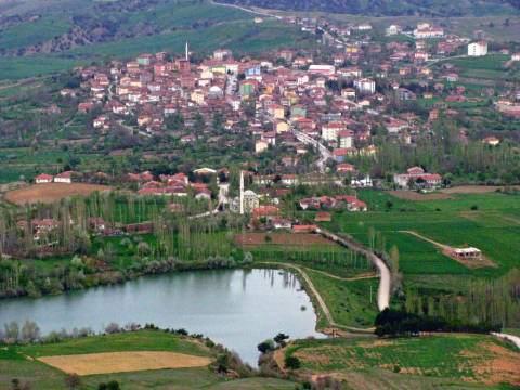 <p><strong>Çorum'un Ortaköy ilçesine bağlı Aşdağul beldesi</strong></p>
<p>Çorum'un Ortaköy ilçesine bağlı Aşdağul beldesinde de belediye başkanlığı seçimleri iptal edildi. 30 Mart'ta gerçekleştirilen seçimlerin ardından AK Parti İl Başkanlığının sonuca itirazı üzerine, belediye başkanlığı için kullanılan oylar sayıldı.</p>