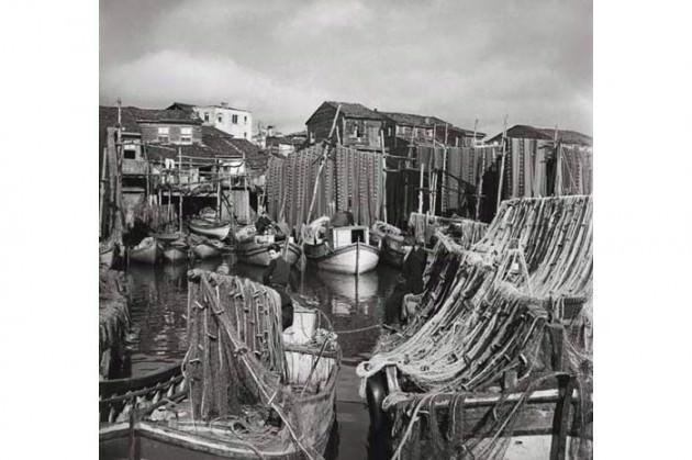 <p>Çoğu kez eski İstanbul'a Ara Güler'in fotoğraflarıyla tanıklık ettik. İşte Ara Güler'in 'Aradan 77 Yıl Geçti' adlı fotoğraf kataloğundan 1950-1960 yılları arasında çekilen bir kaç siyah-beyaz İstanbul fotoğrafı...</p>