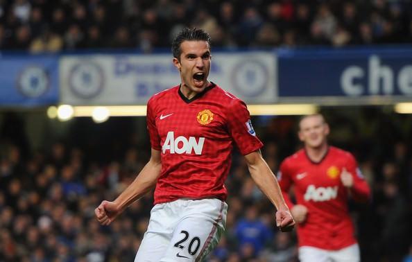 Premier League'de krallık yarışında ilk sırada iki yıldız var. 8 gollü geçen sezonun gol kralı Robin van Persie ve