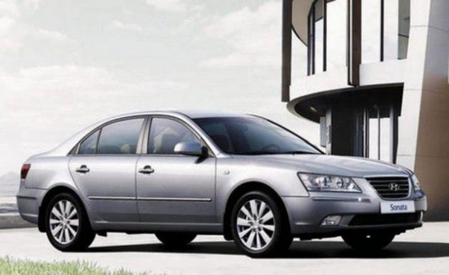 <p>25- HYUNDAI SONATA 2.0 CRDI H-MATIC Yenilenen Sonata Türkiye’ye 2.0 lt’lik tek motor seçeneğiyle satılırken bu araç ortalama 6.8 lt/100 km tüketiyor.</p>