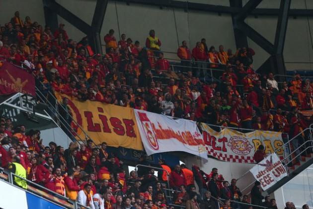 <p>Bursa: %28 GS - %24 FB - %23 Bursaspor</p>
