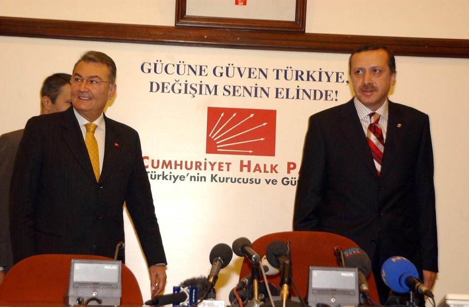 <p>AK Parti Genel Başkanı Recep Tayyip Erdoğan, Çevre Sokak'ta bulunan CHP Genel Merkez'inde CHP Genel Başkanı Deniz Baykal ile biraraya geldi.</p>
<p><br />
- 17 Kas 2002</p>