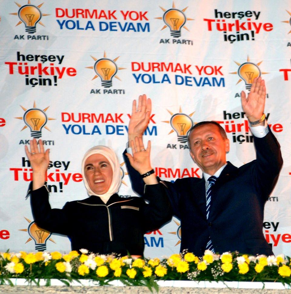 <p>Recep Tayyip Erdoğan'ın 22 Temmuz Seçimi sonrası genel merkez balkonundan bır konuşma yaptı.</p>
<p><br />
- 22 Tem 2007</p>