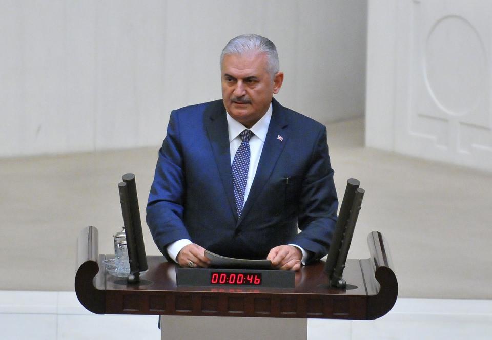 <p>AK Parti Genel Başkanı ve İzmir Milletvekili Binali Yıldırım’ın başkanlığında kurulan 65’inci Hükümet TBMM’den 315 oyla güvenoyu aldı. TBMM Genel Kurulu, yeni hükümet adına yapılacak güven oylaması için Meclis Başkanı İsmail Kahraman başkanlığında toplandı. Başbakan Binali Yıldırım tarafından kurulan Bakanlar Kurulu hakkında Anayasanın 110’uncu maddesi gereğince güven oylaması yapıldı. 65’inci Hükümet, 138 ret oyuna karşılık 315 oyla güvenoyu aldı. TBMM Genel Kurulu’nda, elektronik cihazla yapılan açık oylamaya 453 milletvekili katıldı.</p>

<p>- 29 May 2016</p>

<p> </p>
