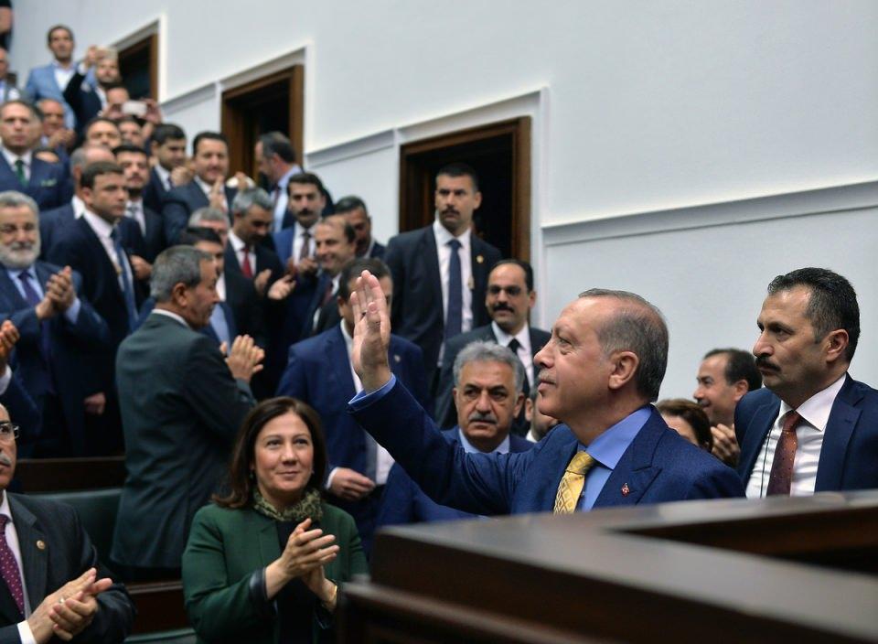 <p>Cumhurbaşkanı Recep Tayyip Erdoğan 1044 gün sonra AK Parti grup toplantısında konuştu.</p>

<p>- 30 May 2017</p>

<p> </p>
