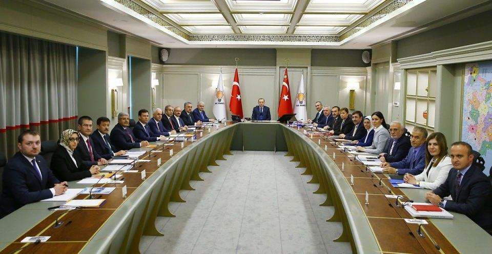 <p>AK Parti Merkez Yürütme Kurulu (MYK) toplantısı, Cumhurbaşkanı ve AK Parti Genel Başkanı Recep Tayyip Erdoğan’ın başkanlığında, parti genel merkezinde toplandı.</p>

<p> </p>

<p>- 6 Haz 2017</p>
