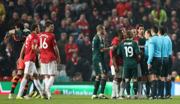 Mike Phelan, durum karşısında, ‘Burada oturmam sanırım yeterince açıklayıcı" dedi.