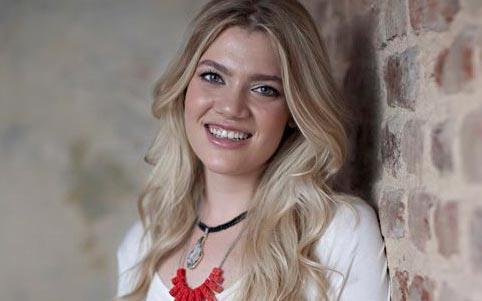 <p><strong>Derya Şensoy</strong></p>
