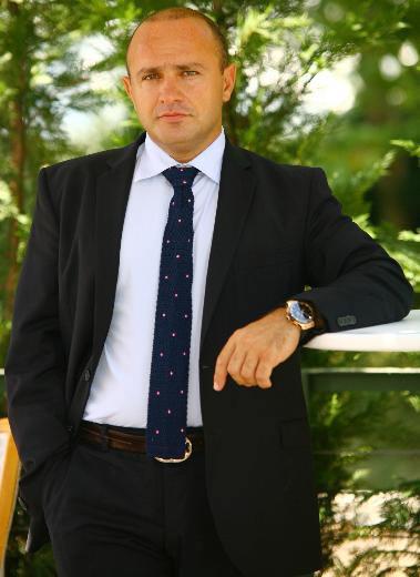 İsim: Ahmet Akbalık  Şirketi: Özak Global Holding  İli: Malatya  2012 Cirosu (TL):450 milyon  Çalışan Sayısı:3 bin 500 