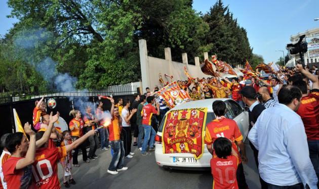 <p>Allah'ım sana değil Milyonlarca, Milyarlarca kez Teşekkür Ederim Bize bugün bu Haklı Gururu yaşattığın için...</p>