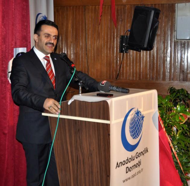 Anadolu Gençlik Derneği, yılbaşı kutlamalarına alternatif olarak 'Mekke'nin Fethi ve Kuran Ziyafeti' adlı etkinlikler düzenledi. Ülke genelinde 200'ü aşkın yerde yapılan fetih şölenine katılımlar yüksek oldu.