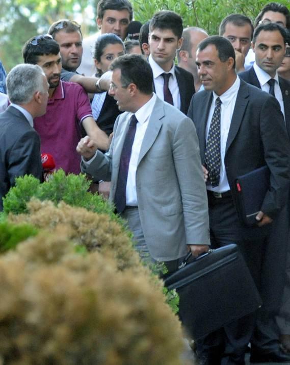 22 AĞUSTOS: UEFA MÜFETTİŞİ İSTANBUL’DA: UEFA Müfettişi Pierre Cornu İstanbul’a gelip Savcı Mehmet Berk görüştü. Cornu aynı zamanda TFF Başkan ve yöneticileri ile görüşüp şike operasyonu hakkında bilgi aldı.