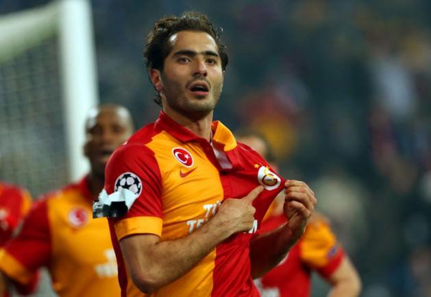 Galatasaray'ın Schalke'yi yendiği maçın ardından sosyal medyada en çok konuşulan isim Hamit Altıntop oldu.