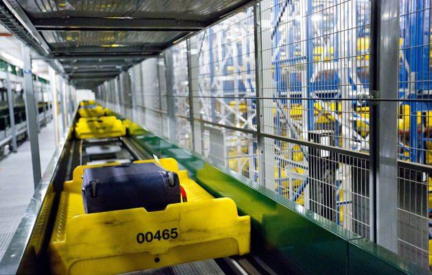 Yolcu ve uçak güvenliği açısından yaşamsal öneme sahip olan bagajlar, bakın nasıl bir süreçten geçerek uçağa alınıyor