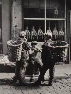 Zaro Ağa... 1777'den 1934'e dek süren koca bir ömür... İstanbul`da hamallık da yaptı. Hamallar Teşkilatı`nı o kurdu.