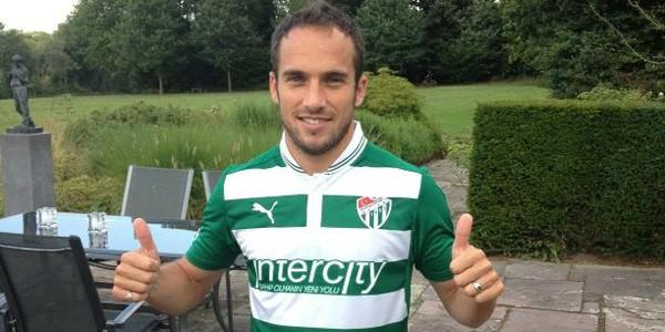 FERNANDO BELLUSCHI (BURSASPOR) Bu sezon fazla transfer yapmayan Bursaspor'un renklerine kattığı iki önemli isimden biri Arjantinli ofansiz orta saha oyuncusu Fernando Belluschi oldu.