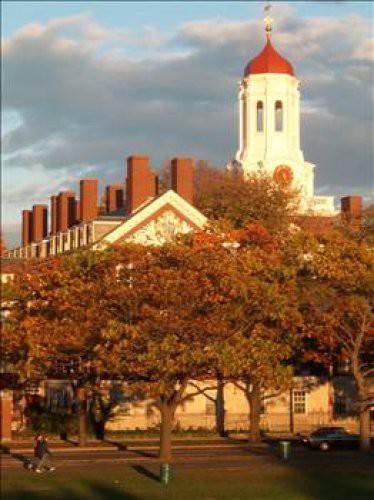 7- SAUL AARON KRIPKE Lisedeyken Harvard'dan öğretmenlik teklifi aldı. Bir hahamın oğlu olarak dünyaya gelen Saul Aaron Kripke, tam anlamıyla bir "dahi". Henüz ilkokul dördüncü sınıfa giderken matematiği yalayıp yutan üstün insan, daha liseye başlamadan geometri, kalkülüs ve felsefe alanlarına hakim oldu. Lisedeyken yazdığı ödevler, daha sonra mantık derslerinde kullanılmaya başladı.